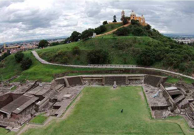 Пирамида Чолулы. Фото взято с сайта: https://www.dondeir.com/ciudad/lugares-imperdibles-puebla/2019/09/