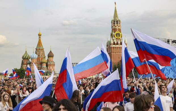 Большинство россиян не верят в западную демократию и не считают себя частью Европы