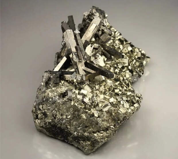 Здесь галерея - листайте. Арсенопирит, он же называется "золото дураков"