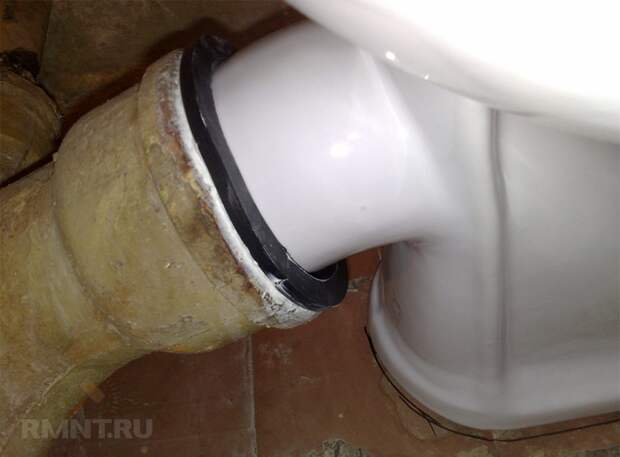 Унитаз с наклонным сливным патрубком