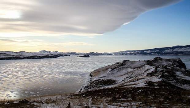 Лед на озере Байкал. Архивное фото