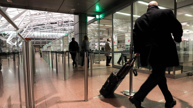 "Золотые паспорта" снова в моде: Почему толстосумы побежали из России?