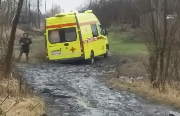 В Узловском районе машина скорой помощи "утонула" в грязи