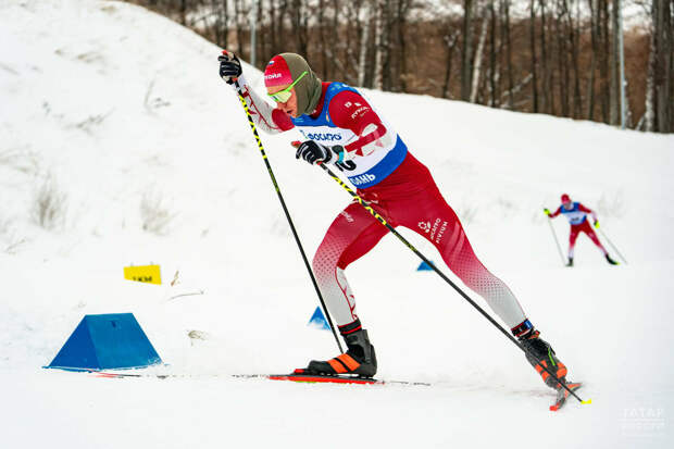 Александр Большунов проводит тренировочный сбор в Италии