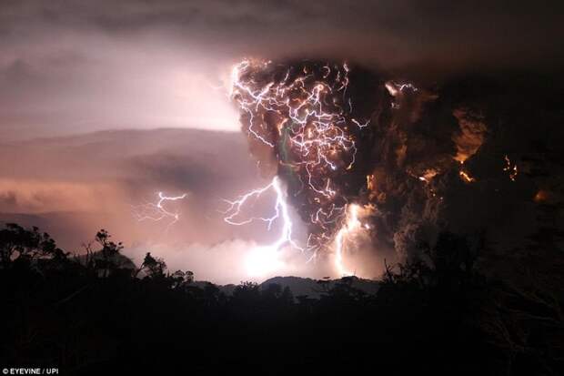 В 2008 году в Чили проснулся вулкан Чайтен, который не извергался несколько сотен лет. вулкан, извержение