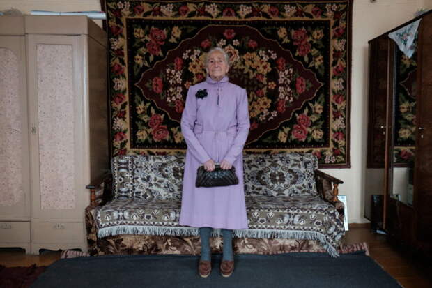 Вера и мода: трогательная история 91-летней бабушки через содержимое платяного шкафа