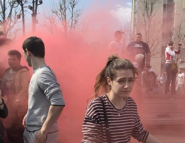 СРОЧНО: Оппозиция напала на ОМОН и казаков, Навальный задержан, начались столкновения (ВИДЕО)