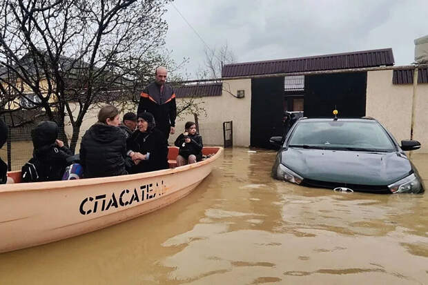 ТАСС: самолет МЧС России доставил в Дагестан гуманитарную помощь