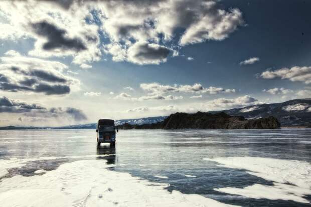 Один человек спасся из утонувшей на Байкале «буханки» с туристами из Китая