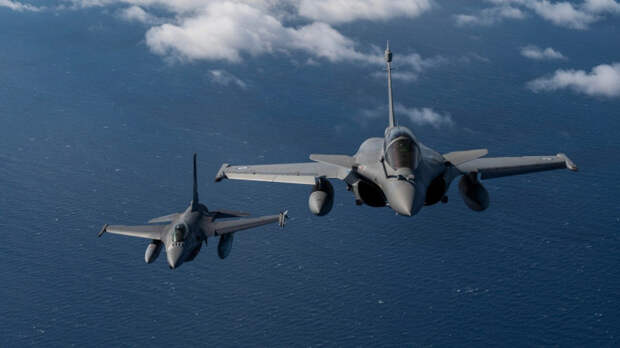 Французский Dassault Rafale против российского Су-35 «Супер Фланкер»: кто победит?