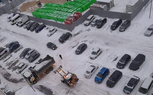 В Середину. Фото оставленных машин.jpeg