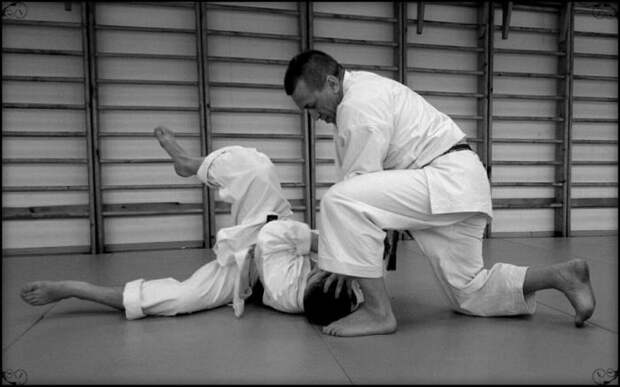 Прием в карате / Фото: karate.ru