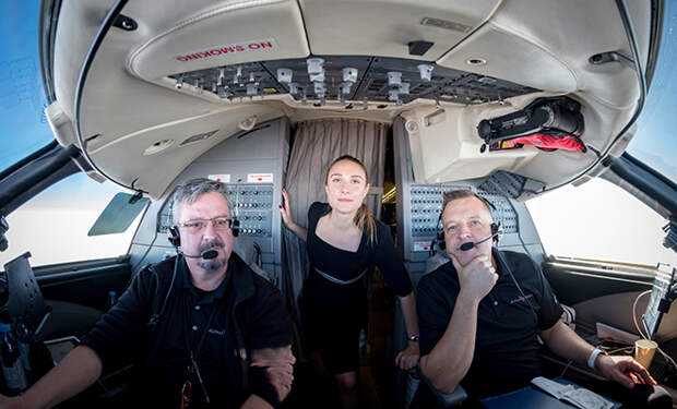 Стюардесса частного самолета рассказала, сколько платят миллиардеры за работу