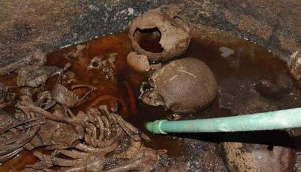 Черный саркофаг.