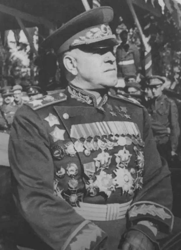 Жуков великие битвы. Маршал Жуков. Маршал Жуков 1945.