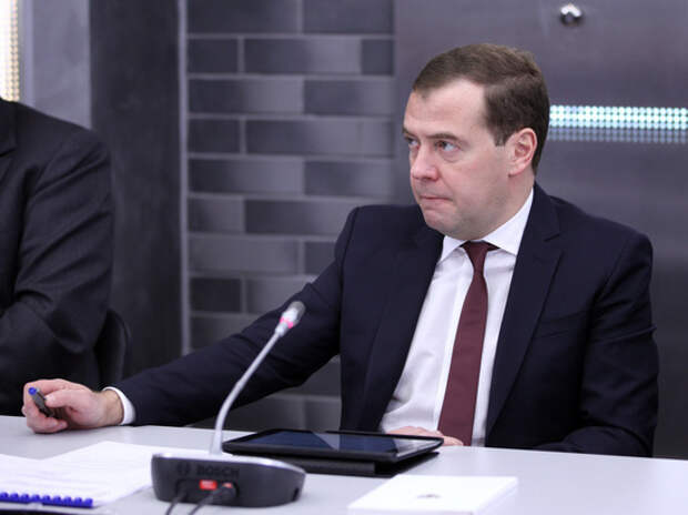 Сами приползут: Медведев призвал усмирить США по-хрущевски