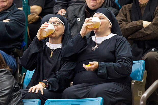 Канада пьет только пиво и закусывает его пончиками канада, факты, фишки-мышки
