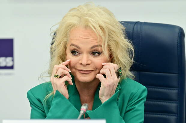 Долиной вручат премию