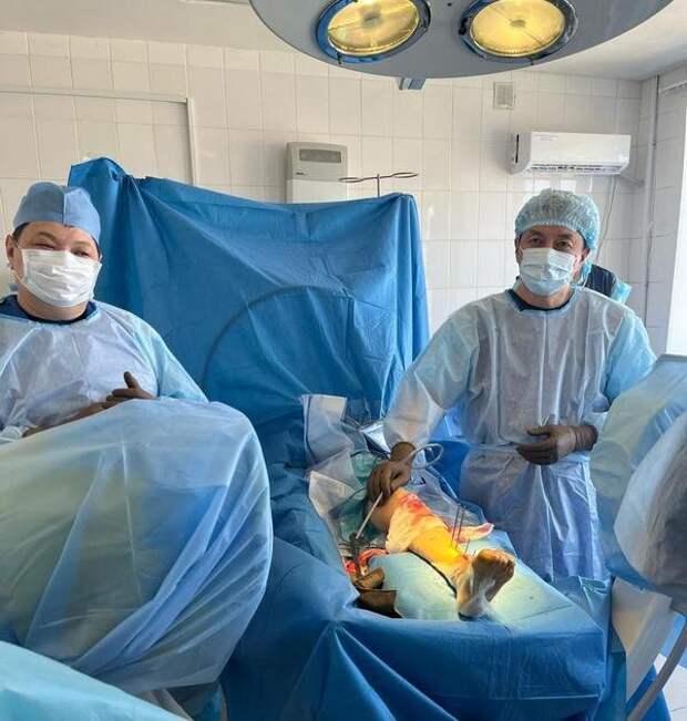 Впервые в Казахстане карагандинские хирурги сделали операцию по замене голеностопного сустава