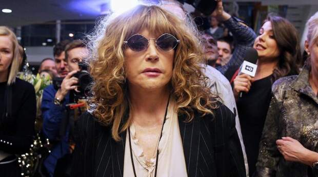 "КП": Пугачева практически перестала покидать стены своего дома на Кипре