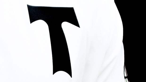 Стадион «Торпедо» засыпало снегом. Сегодня клуб принимает «Факел»