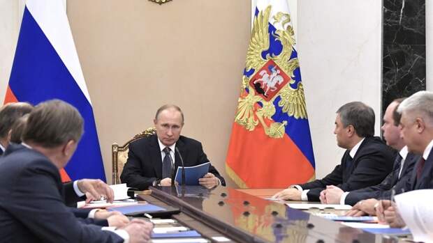 Путин на совещании с Совбезом поднял вопрос безопасности Союзного государства