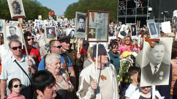 "Бессмертный полк" возвращается в Петербург