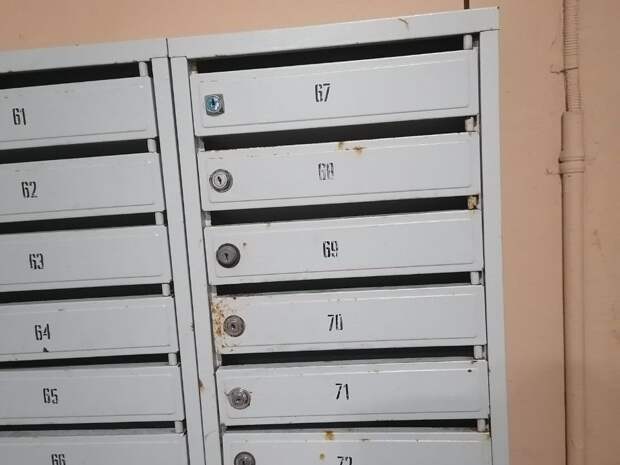 В доме на Онежской вандалы разворотили почтовые ящики