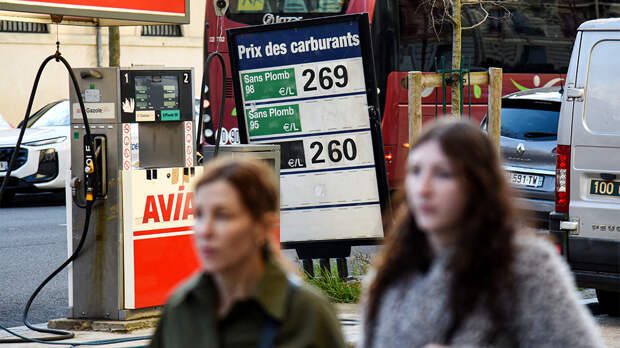 СМИ: рост цен на топливо грозит расколоть ЕС и ослабить поддержку Украины