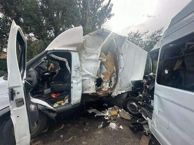 В Астрахани в столкновении маршрутки и грузовика пострадали два человека