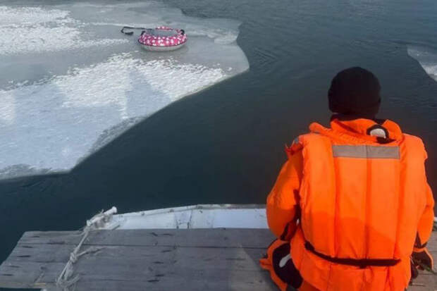 В Новосибирске девочка пропала после катания на ватрушке на берегу Оби