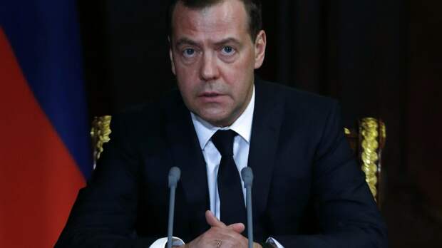 Источник раскрыл, чем пожертвовал Медведев ради сохранения кресла премьер-министра