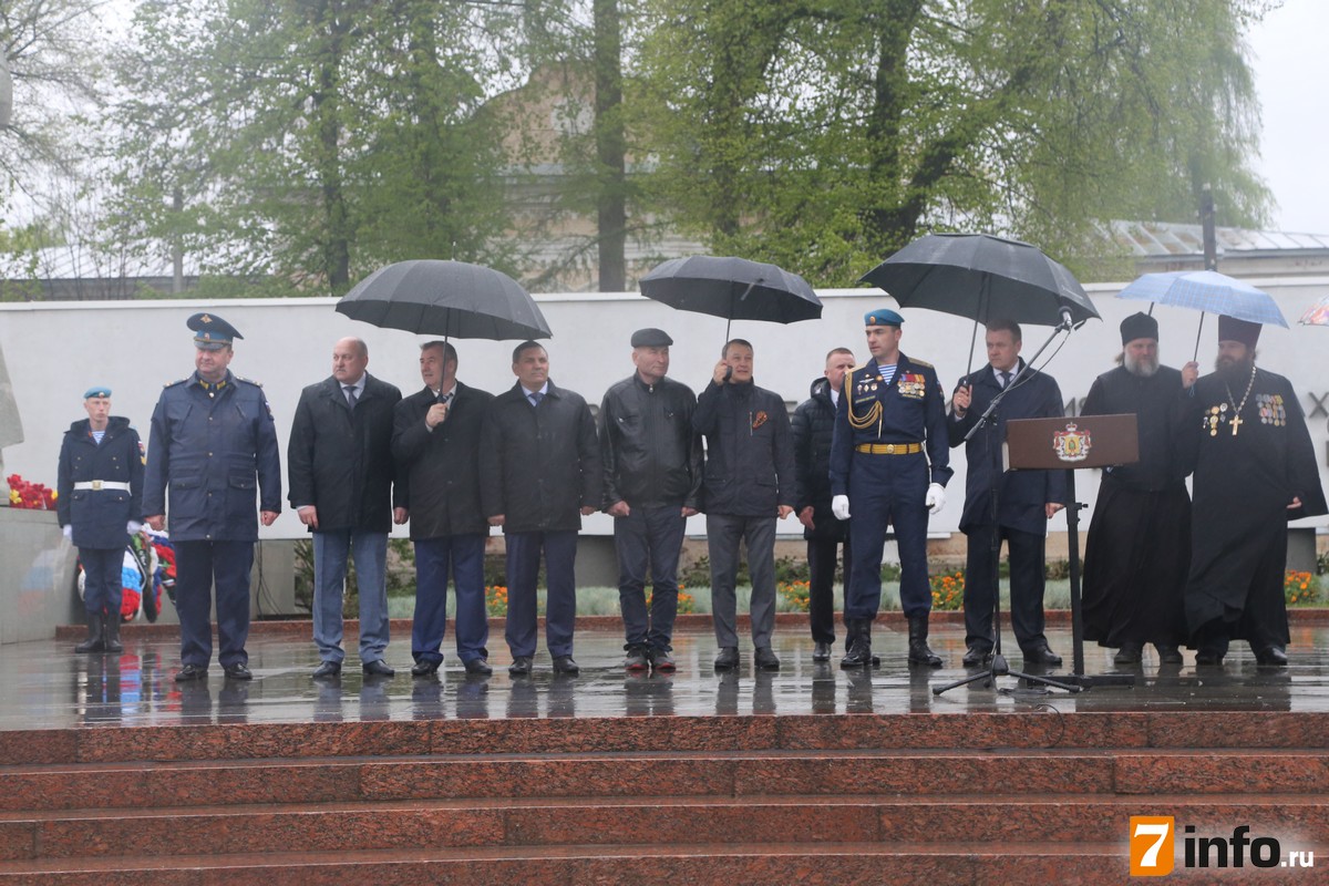 Рязанцы встретили десантников, принимавших участие в Параде Победы на Красной площади