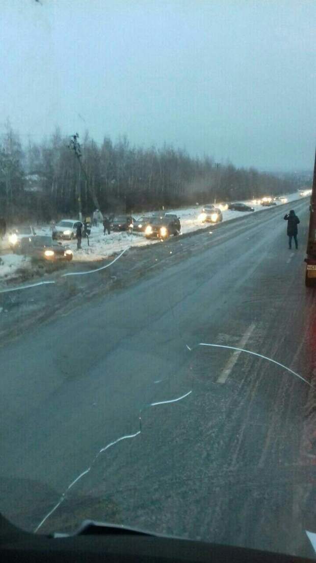 Машины буквально слетали с дорог  дтп, лед, москва, погода, россия