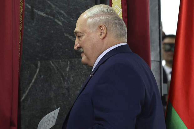 Лукашенко заявил о втягивании мира в очередную гонку вооружений