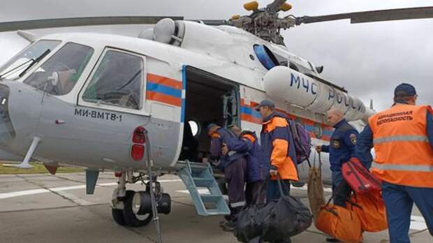Спасатели МЧС ищут двух пропавших рыбаков в Хабаровском крае