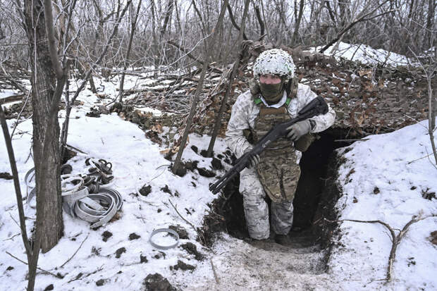 "Известия": военные РФ массово находят в подвалах замерзшие тела наемников ВСУ