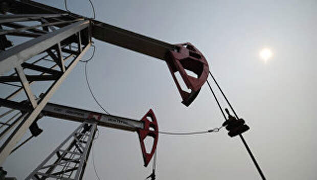 Нефтяной станок-качалка. Архивное фото