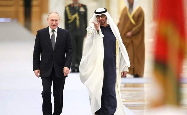 Президент РФ Владимир Путин посещает сегодня Объединенные Арабские Эмираты.-3