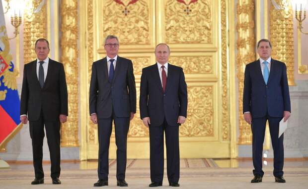 https://360tv.ru/media/uploads/article_images/2018/11/18714_Vladimir_Putin_with_Ambassadors_to_Russia_2018_131.jpg