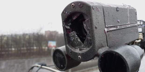 «Не совладал с эмоциями после штрафа»: в России мужчина взял ружье и расстрелял камеру видеофиксации