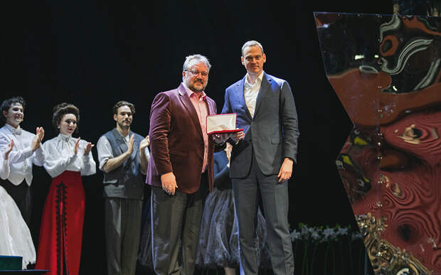 Губернатор Павел Малков поздравил директора рязанского Театра кукол с юбилеем