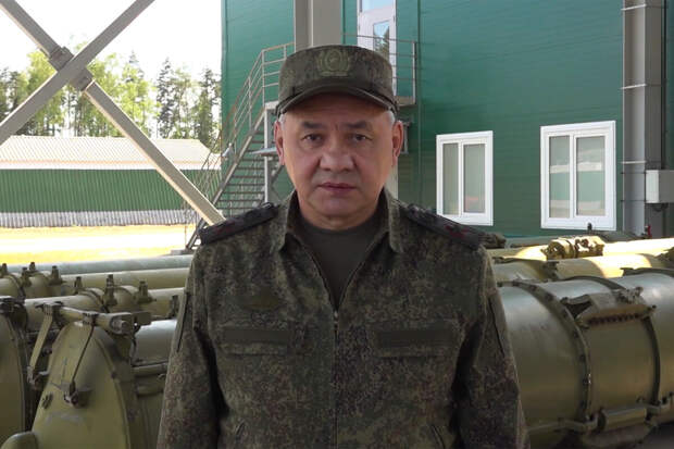 Шойгу потребовал подготовить военную технику для отправки в подразделения ВС РФ