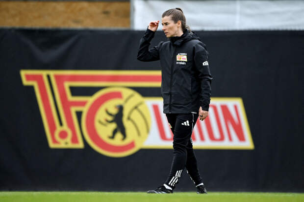 Немецкий футбольный клуб проиграл второй матч подряд после назначения тренером женщины