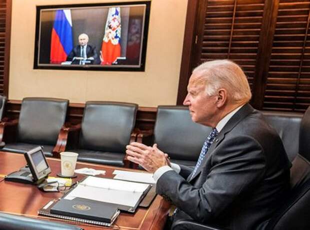 U.S. President Joe Biden holds virtual talks with Russia's President Vladimir Putin amid Western fears that Moscow plans to attack Ukraine, during a secure video call from the Situation Room at the White House in Washington, U.S., December 7, 2021. /The White House/Handout via REUTERS