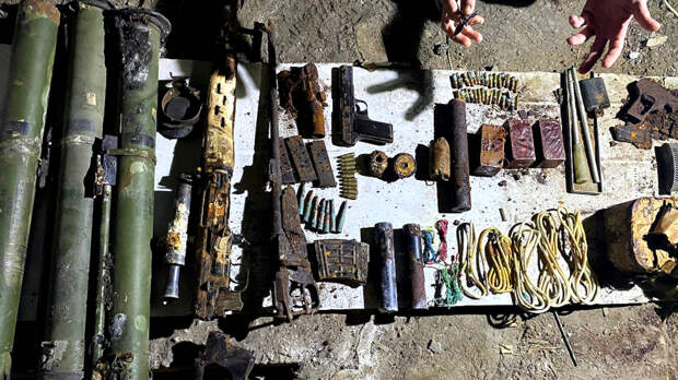 В Петербурге в подвале гостиницы нашли схрон с оружием