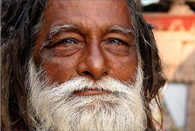 Добрый, приветливый и очень известный пожилой гуру.