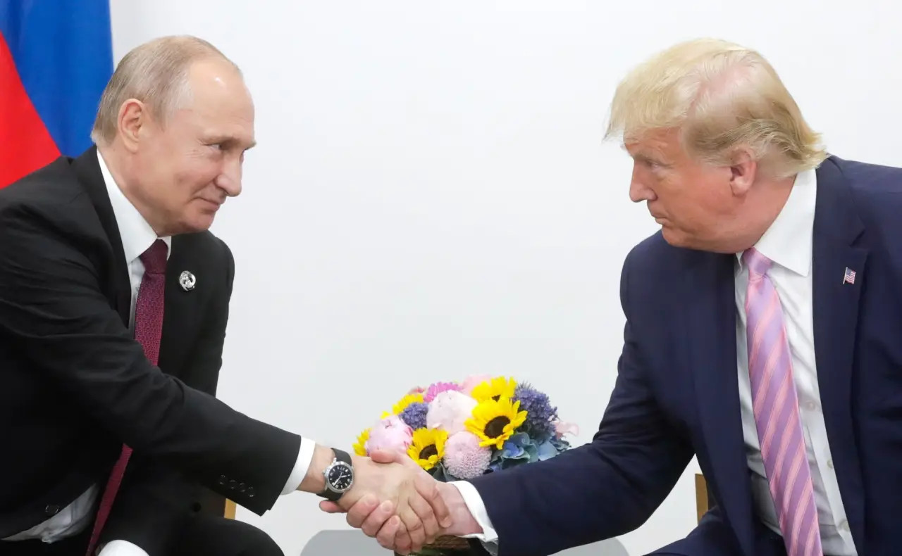 Британская пресса: Трамп рассчитывает на быстрое заключение выгодного Путину мирного соглашения по Украине