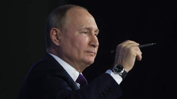 Путин поручил рассмотреть возможность досрочного начисления пенсии многодетным отцам