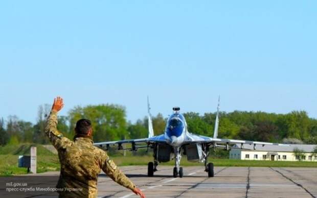 Минобороны Украины призвало строить армию в ответ на выдачу паспортов в Донбассе